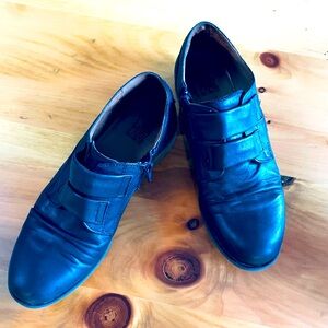 Miz Mooz shoe with side zip